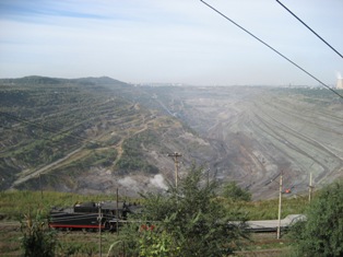 撫順市の石炭採掘場の様子
