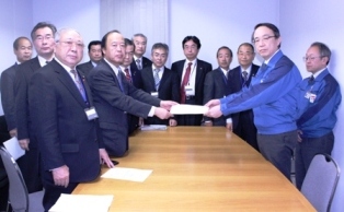 東京電力株式会社へ決議書を提出
