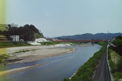11_夏井川に架かる鎌田橋を上流側から見る（平成6年7月、いわき市撮影）