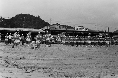 12 永崎海水浴場の海開き(昭和52年7月、いわき市撮影)
