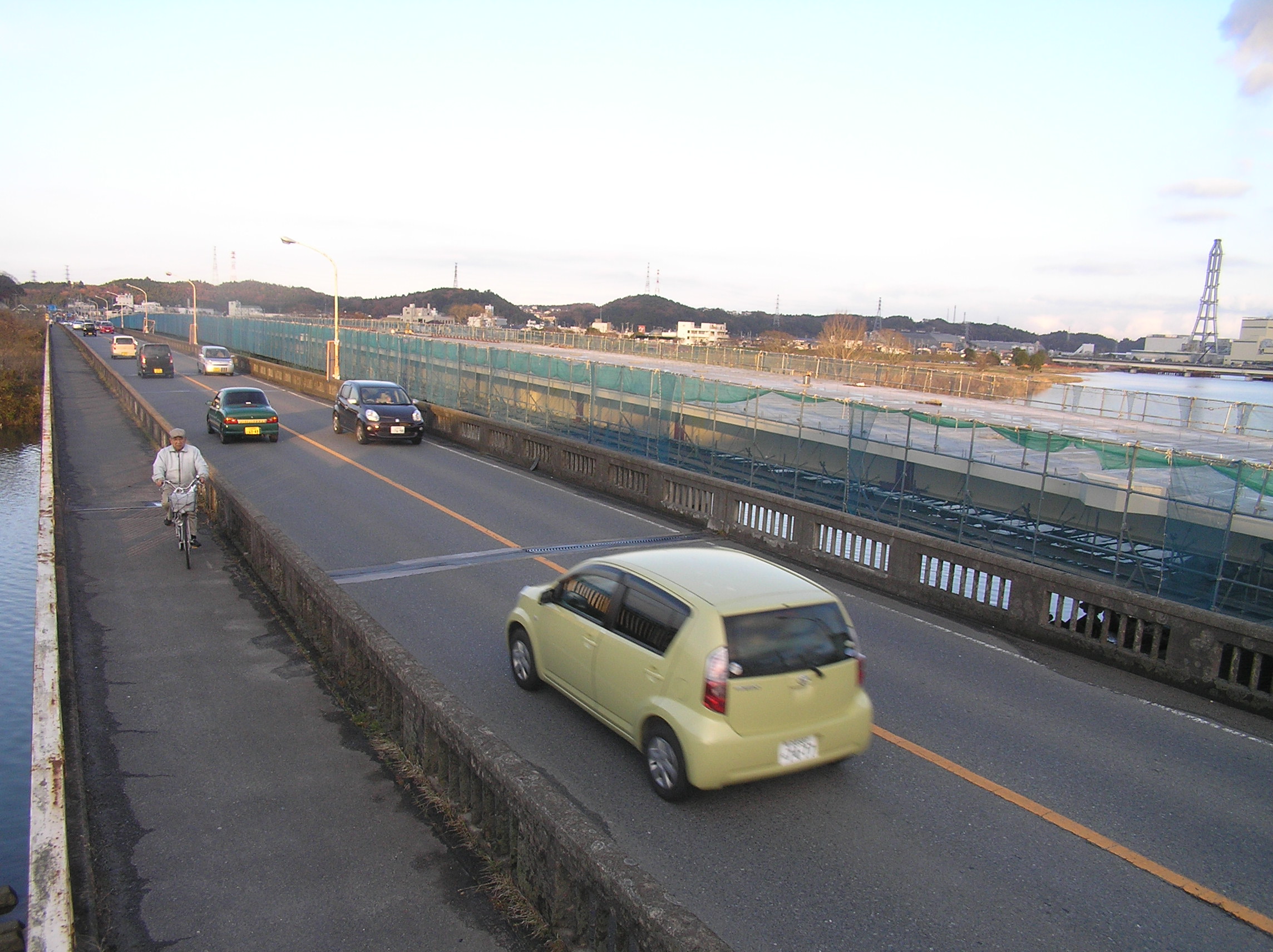 15 鮫川橋の架け替え(平成22年12月、いわきジャーナル撮影)