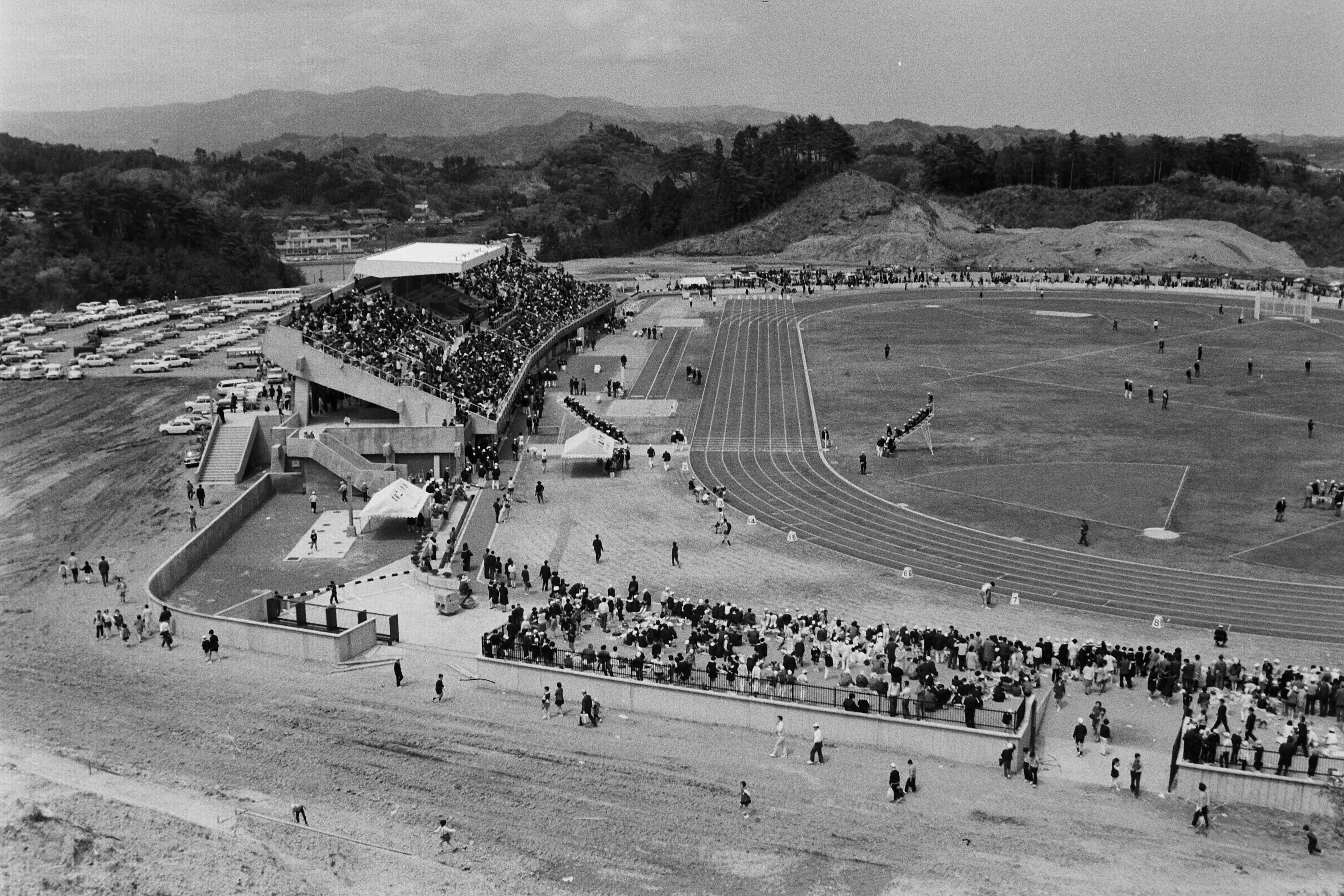 いわき陸上競技場の竣工(昭和46年5月、いわき市撮影)