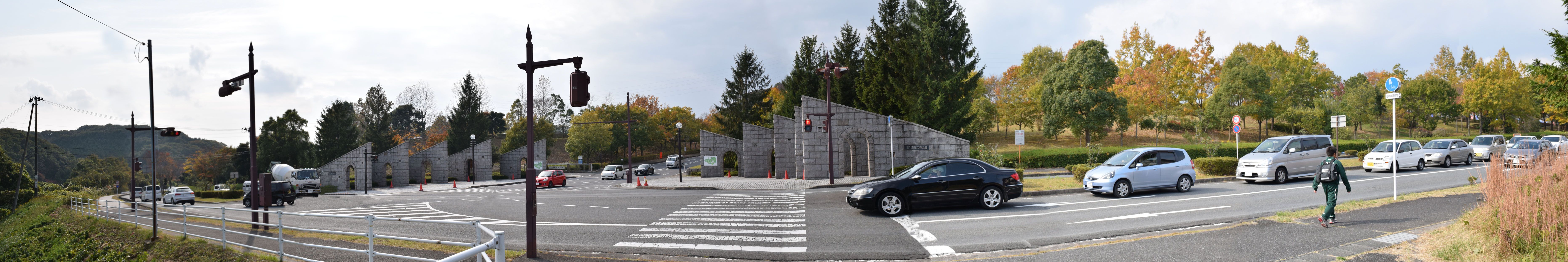 写真2  21世紀の森公園入口（平成27(2015)年11月、いわき市撮影）