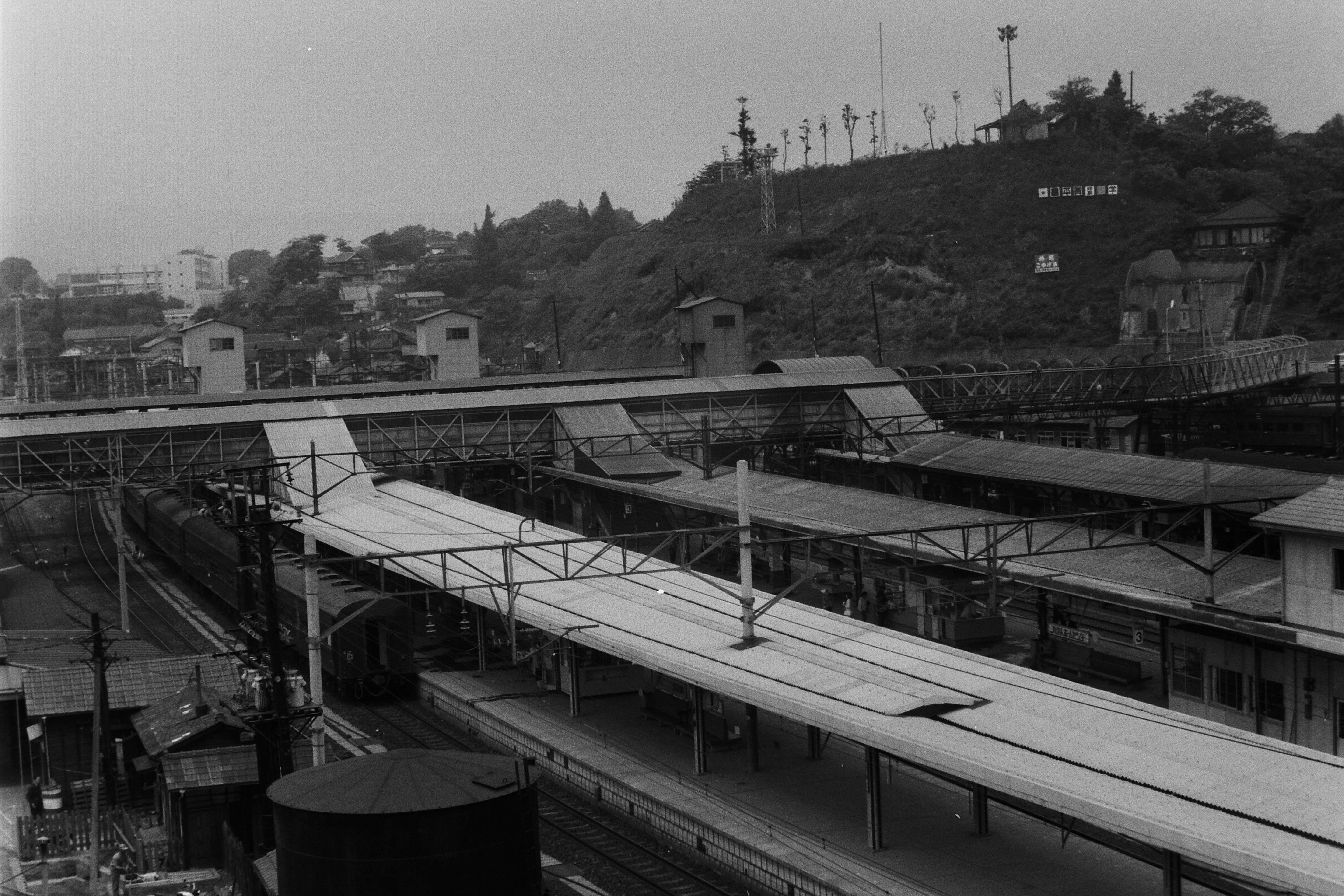 ホーム1・2番線が完成まもない平(現いわき)駅(昭和45年5月、いわき市撮影)