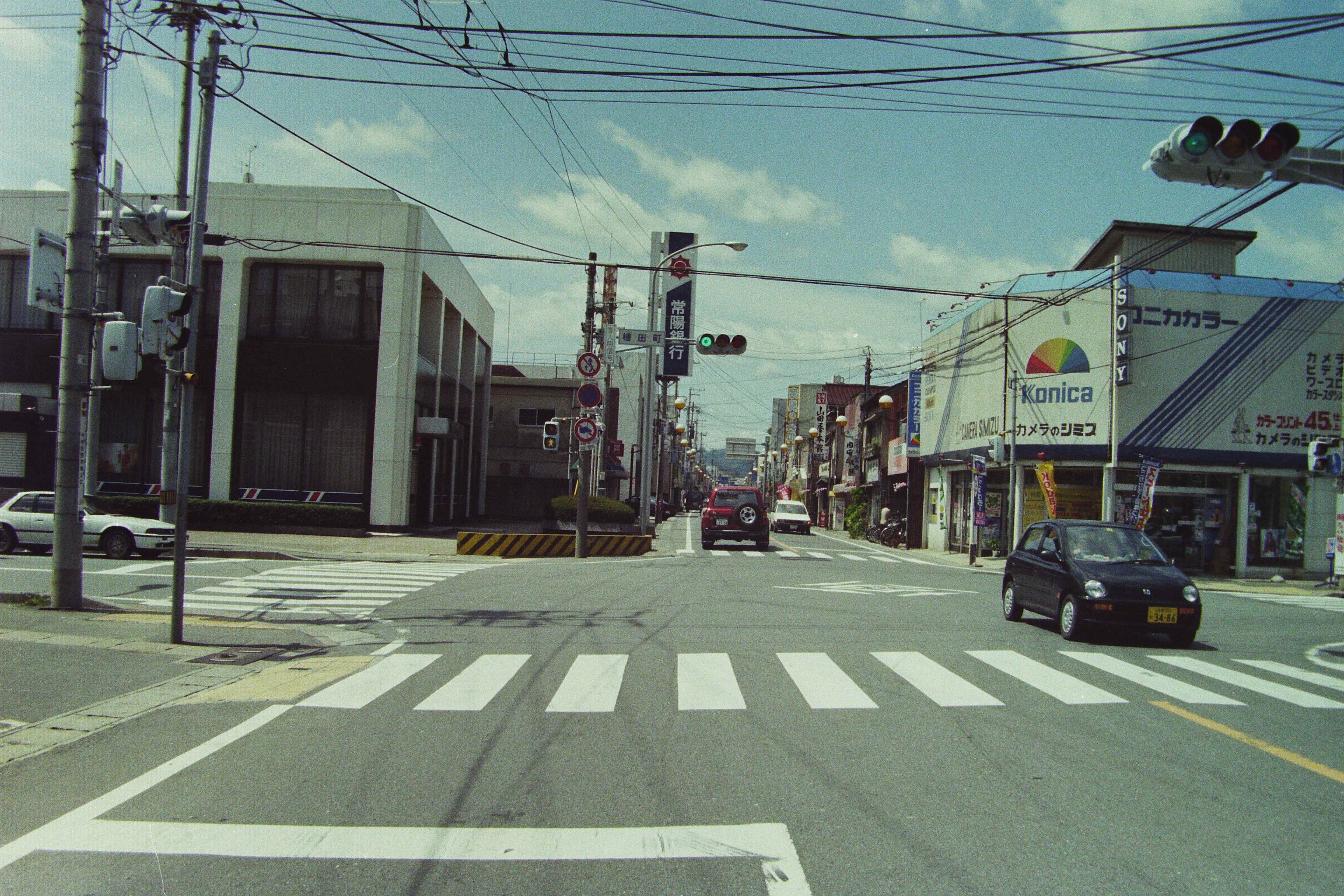 9　植田本町通り・サンパルク通りとの交差点から南方を見る（平成8年、いわき市撮影）