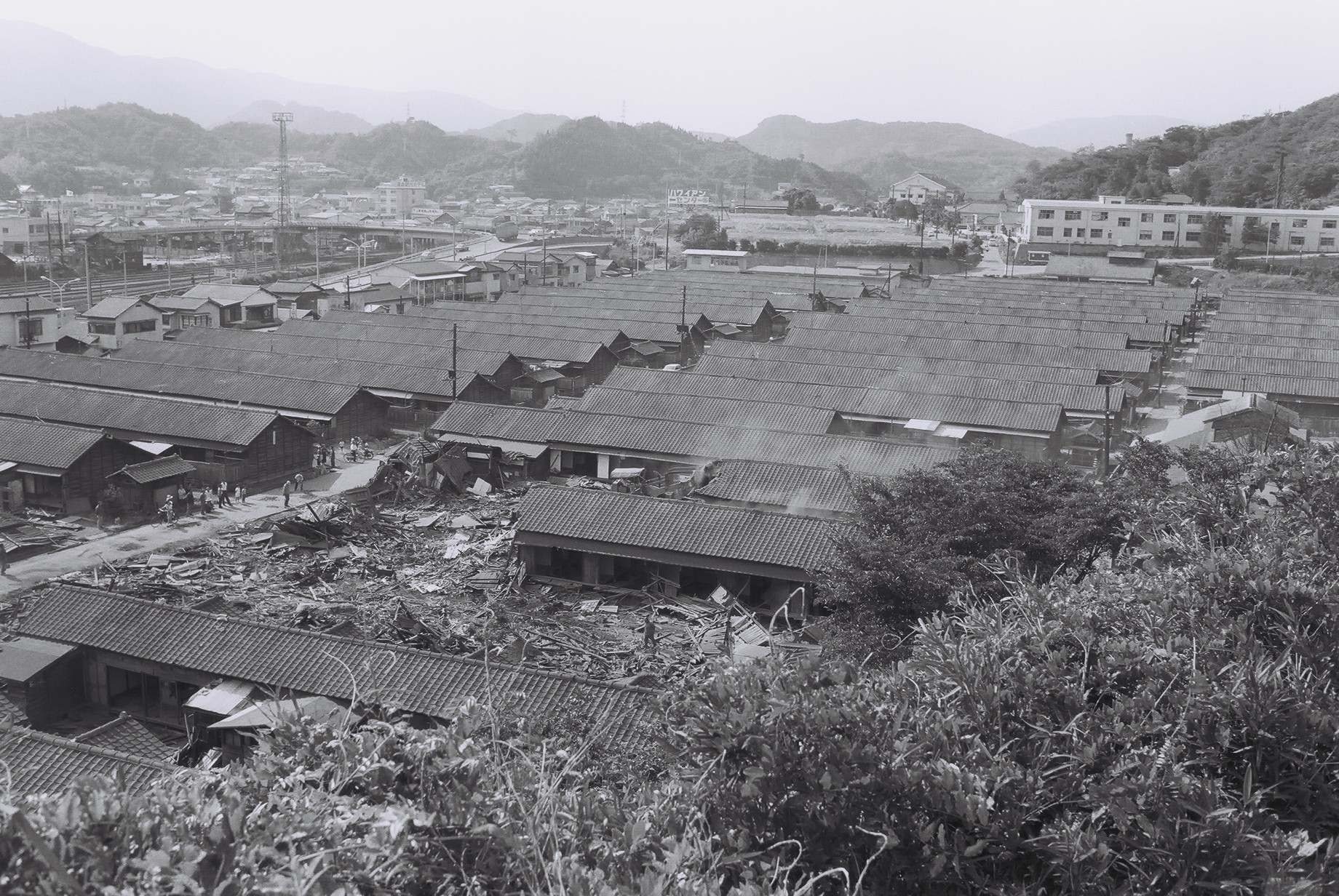 8 八仙炭鉱住宅の取り壊し（2）(昭和47年6月、いわき市撮影)