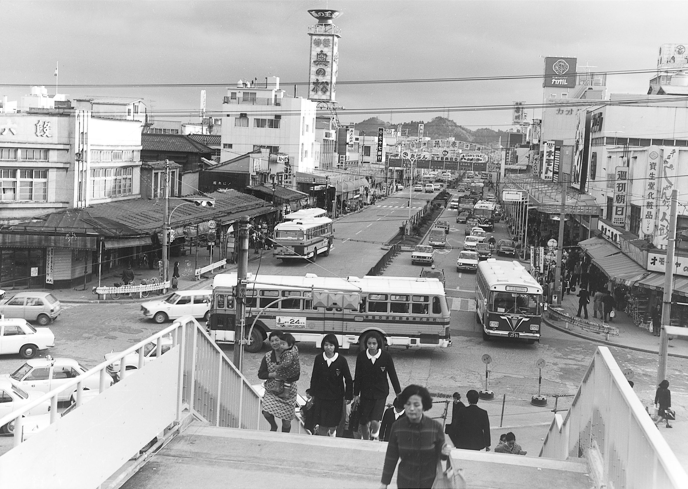 8 平安橋から見た平大通り(昭和44年、いわき市撮影)