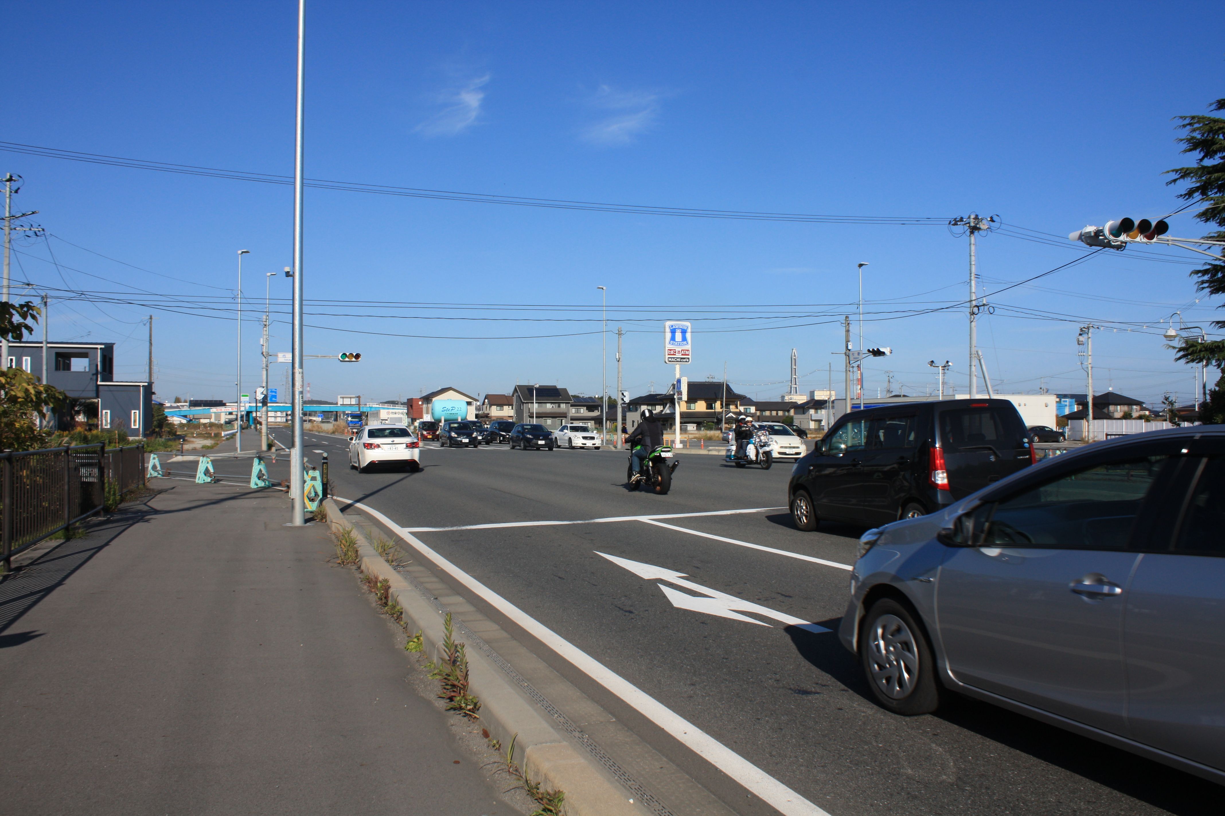 9  錦町作鞍地内の交差点付近から北方向の国道6号(令和2年11月、小宅幸一撮影)