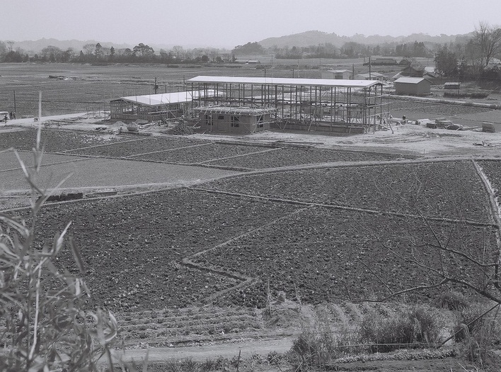 福島県母子休養ホーム「白百合荘」建設を北西側高台から見る(昭和39年、いわき市所蔵)