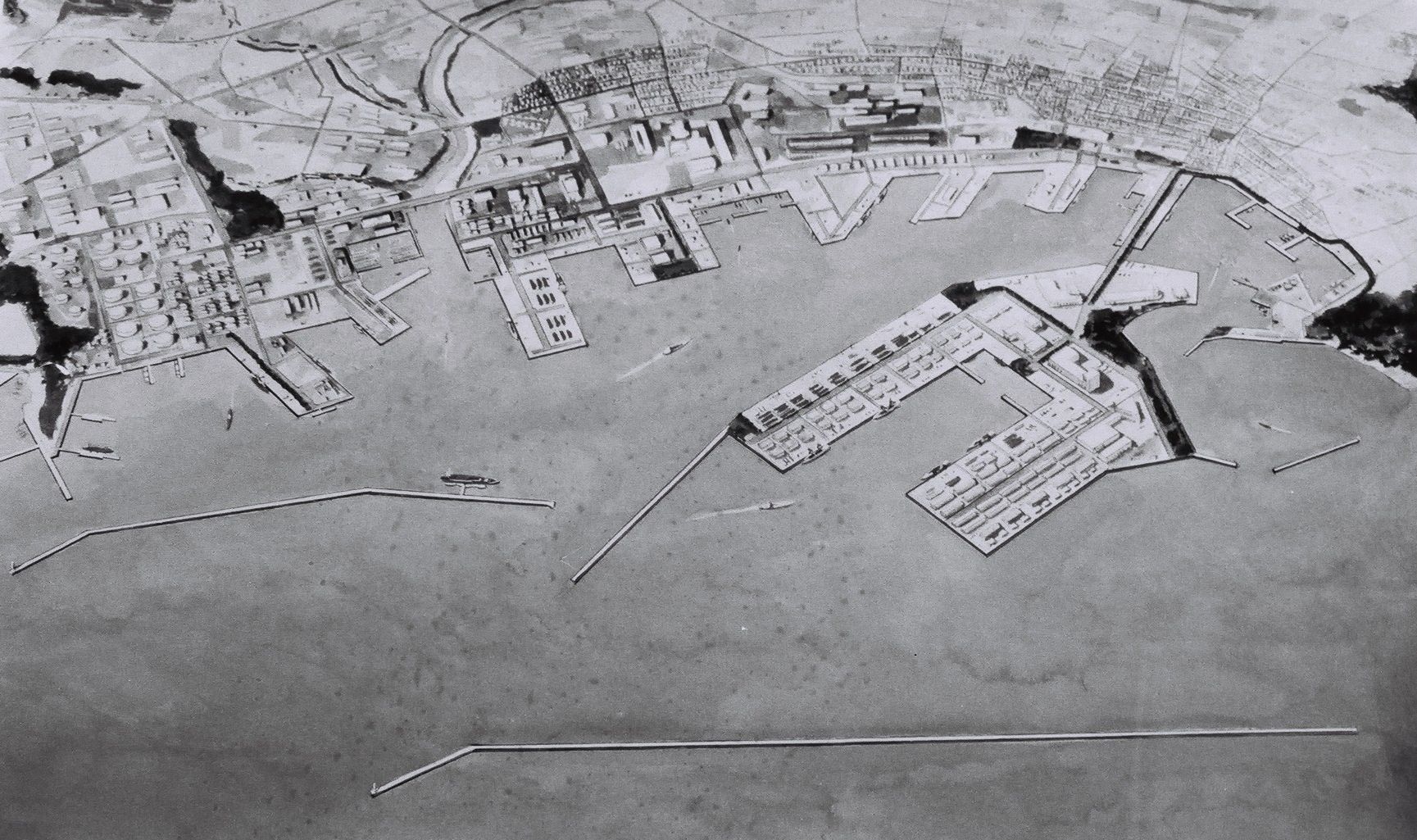 ■8・小名浜図3-2  小名浜港の将来像　人工港は1号埠頭から渡されることになっていた。　〔昭和58(1963)年　いわき市撮影〕