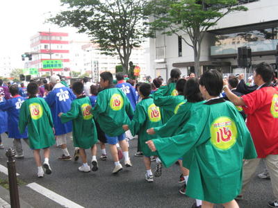 岩城中生徒のはっぴ姿