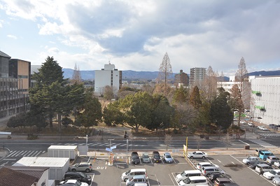 現在の市庁舎及び平中央公園