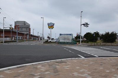 2 臨港道路から新しい小名浜魚市場、いわきら・ら・ミュウ方向を見る（平成28年4月、いわき市撮影）