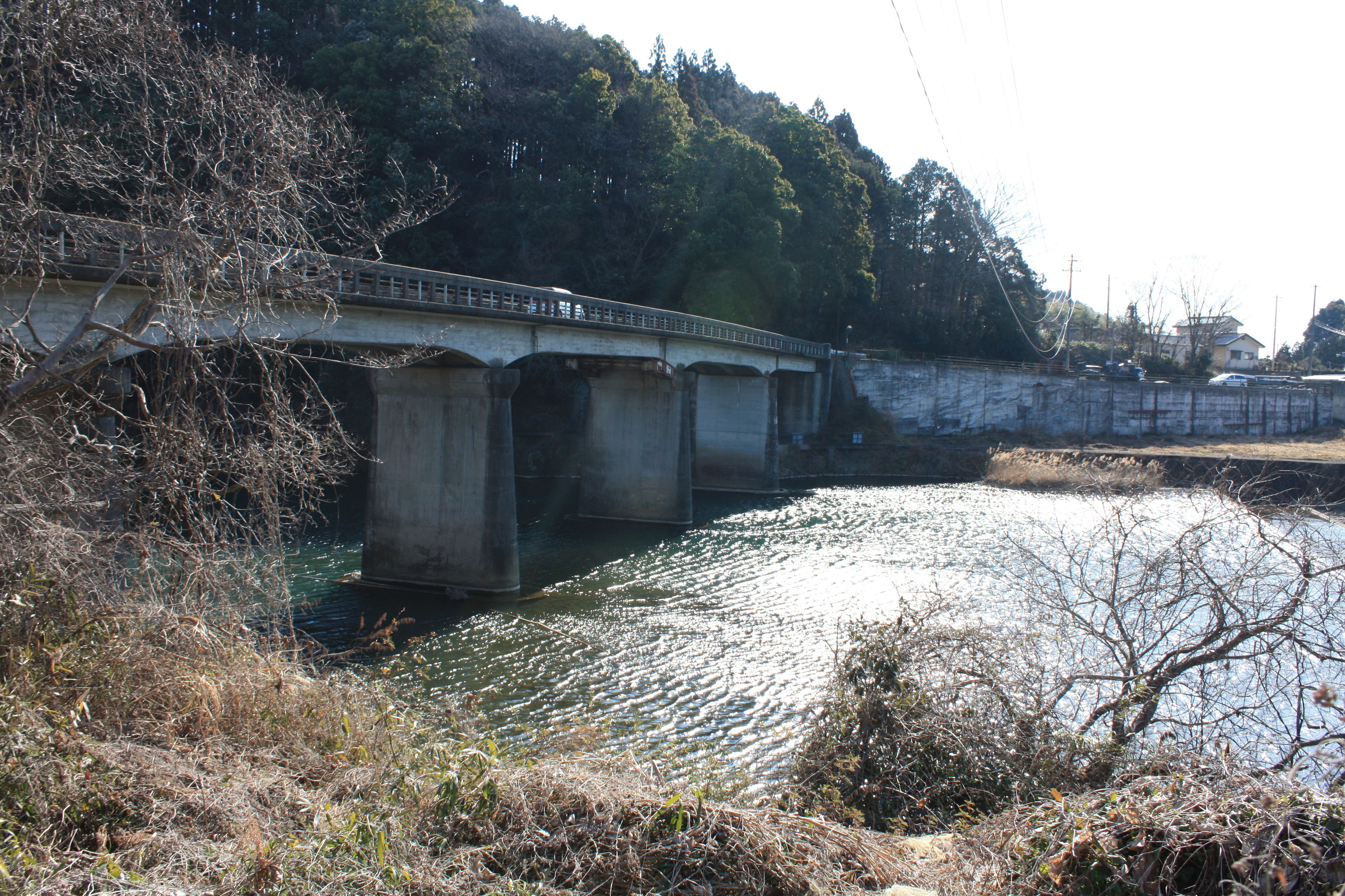 02_現在の井戸沢橋(平成25年3月、おやけこういち氏撮影)