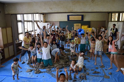 12 田人アートミーティング2015・旧田人第二小学校南大平分校(平成27年8月、いわき市撮影)