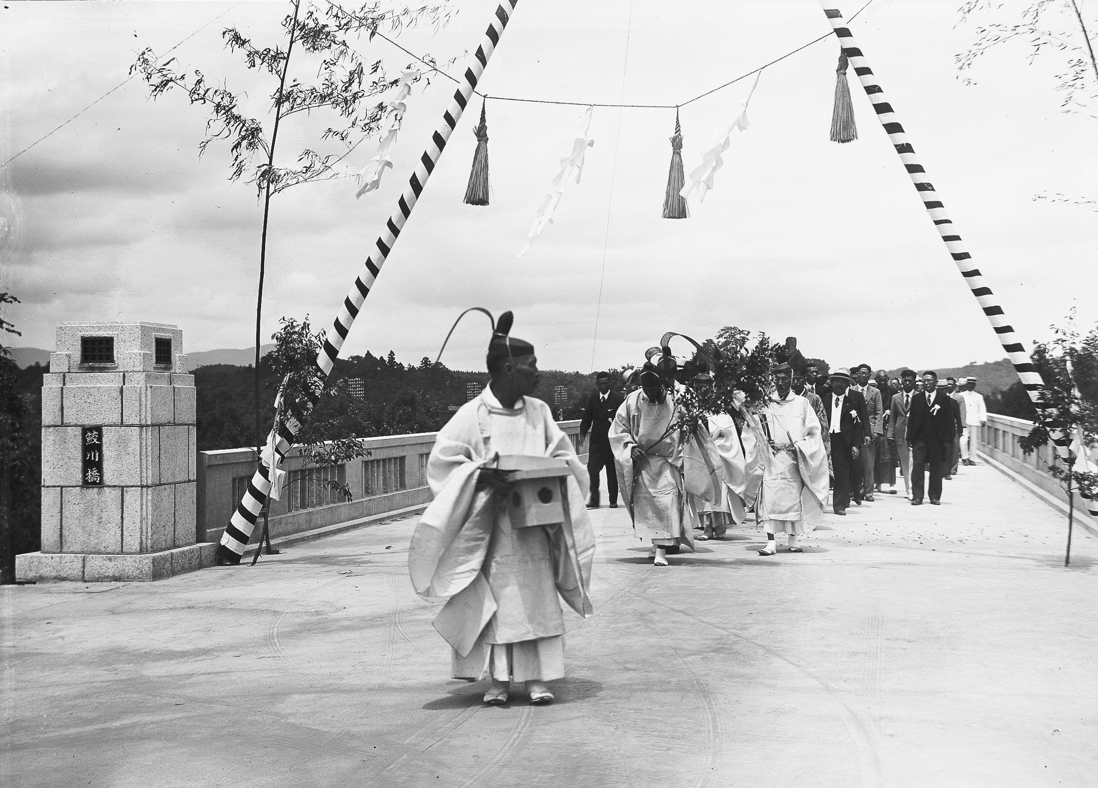 09 鮫川橋竣工渡り初め（昭和14年7月、磐城国道事務所提供）