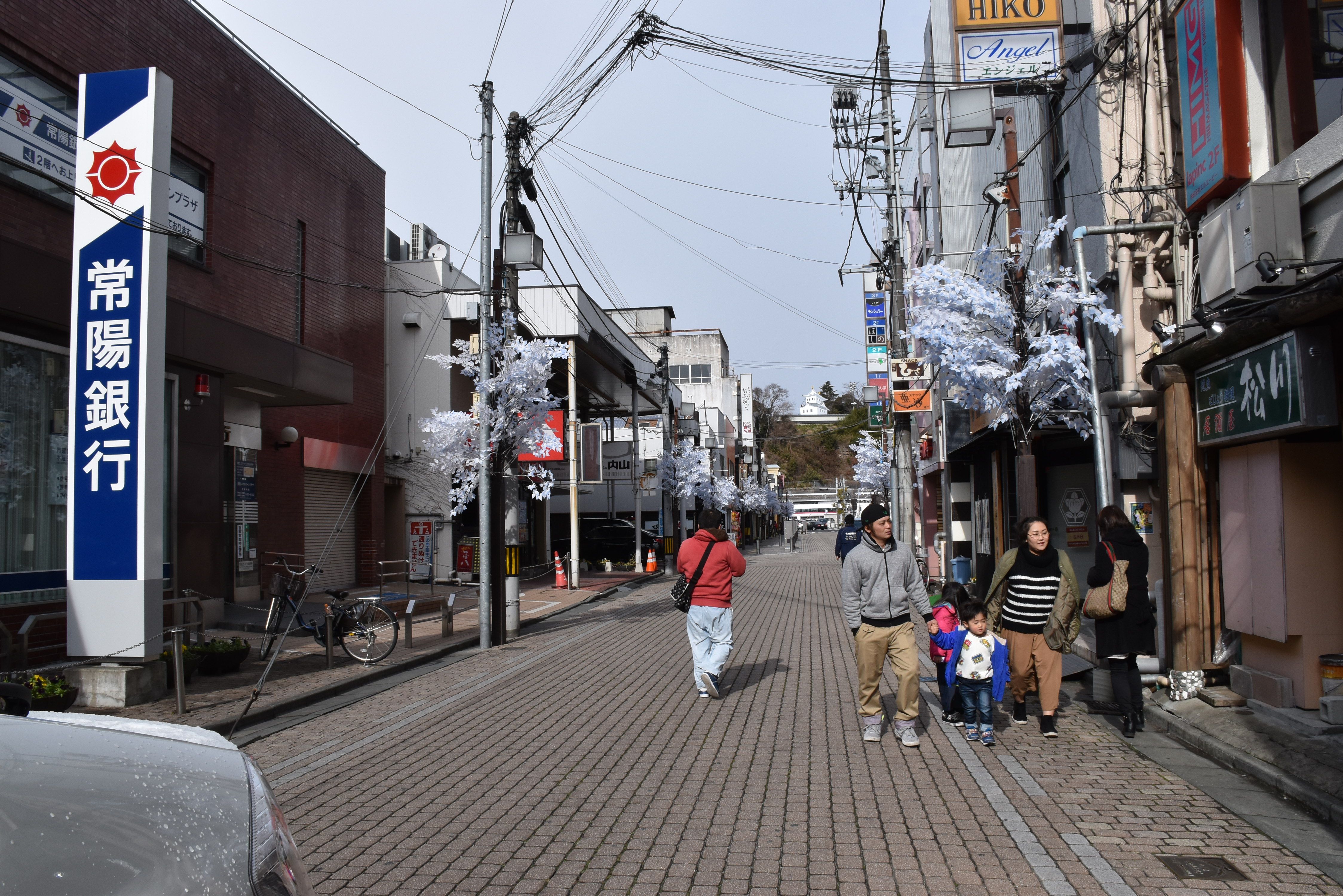 2-1 銀座通りを北に向かって見る(平成29年1月、いわき市撮影