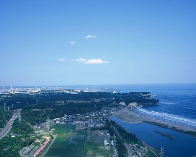 7 空撮・岩間町、岩間海岸を西側から見る(平成時代初期、いわき市撮影)