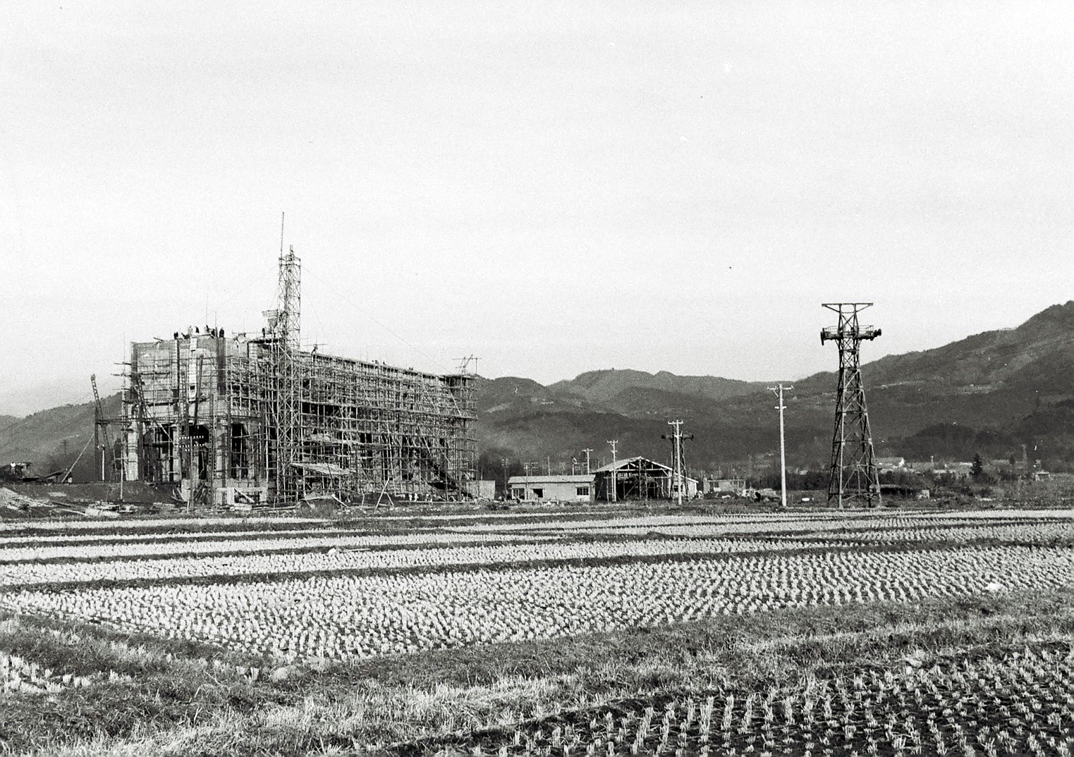 写真3　小川郷駅の粘土積込場建設(昭和37年10月、国府田英二氏提供)