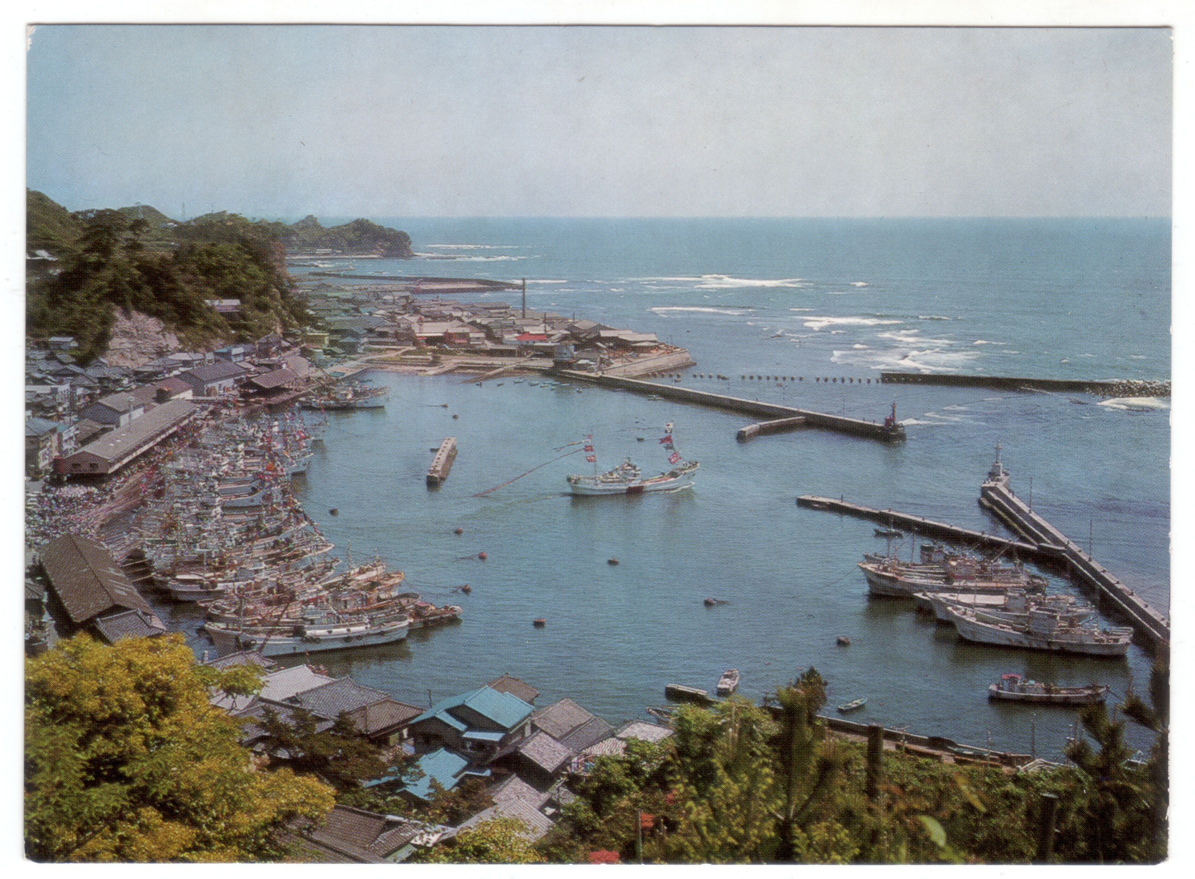 南側高台から見る中之作港〔昭和30年代、郵便絵はがき　磐城市観光協会〕