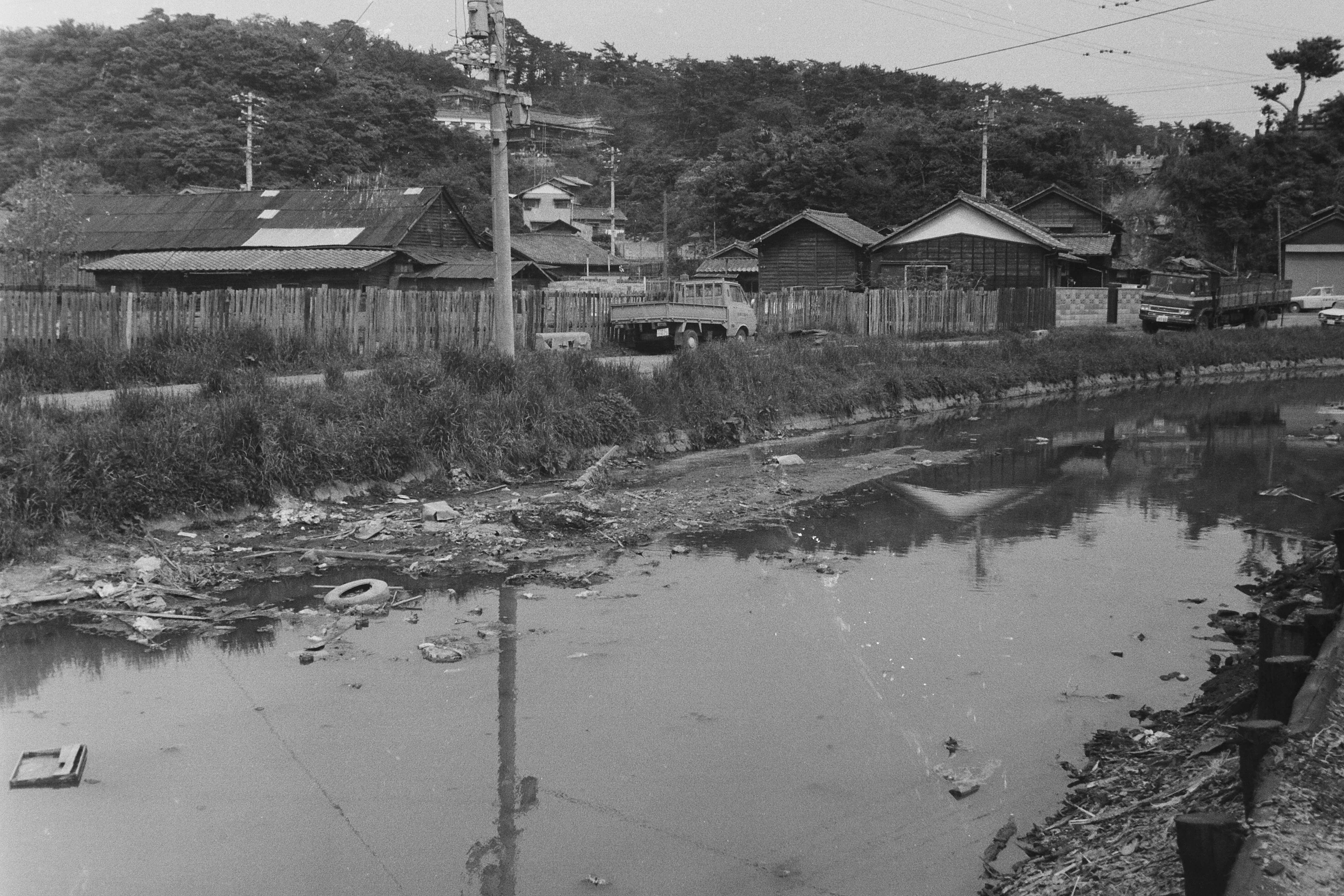 小名浜諏訪町付近の小名川を上流右岸から見る(昭和46年7月、いわき市撮影)