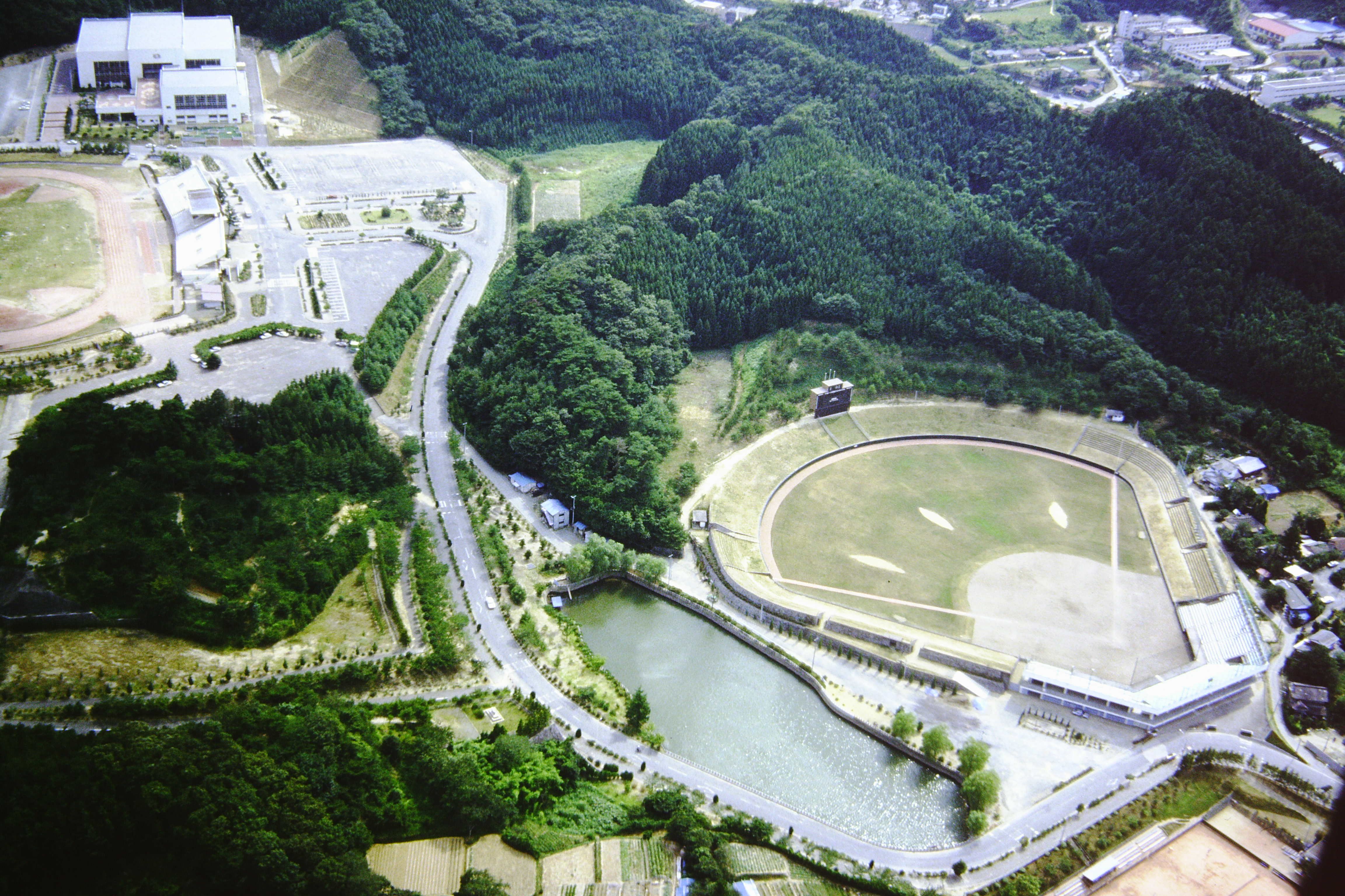 上荒川公園を上空から見る(昭和60年頃、いわき市撮影)