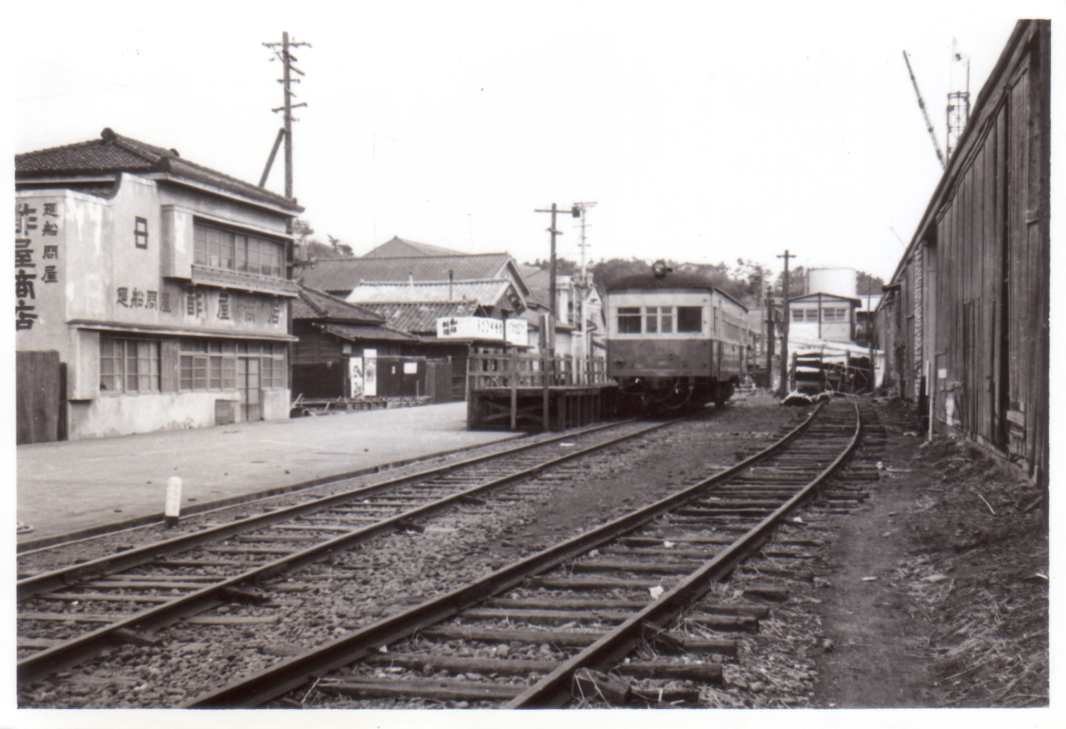 6 江名方面から栄町駅に入線する気動車（昭41年2月21日、高井薫平氏撮影）