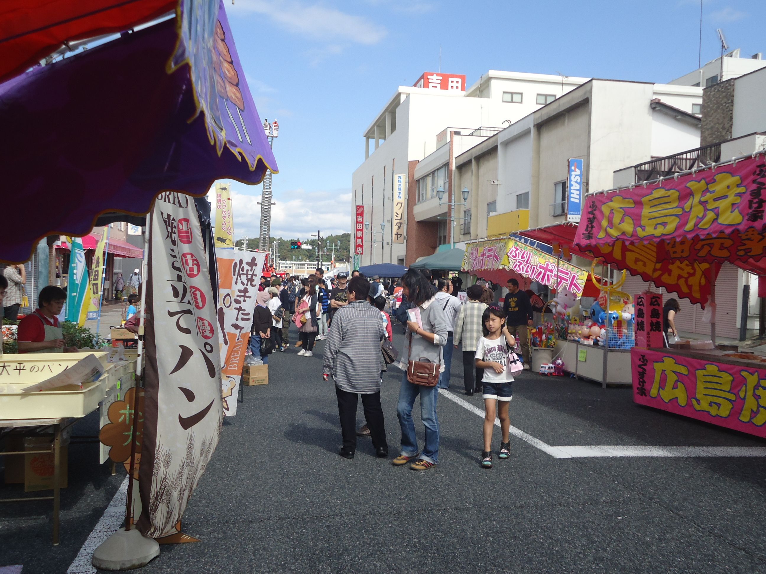 第28回うえだパティオ通り歩行者天国の露天(平成24年10月、いわき市撮影)