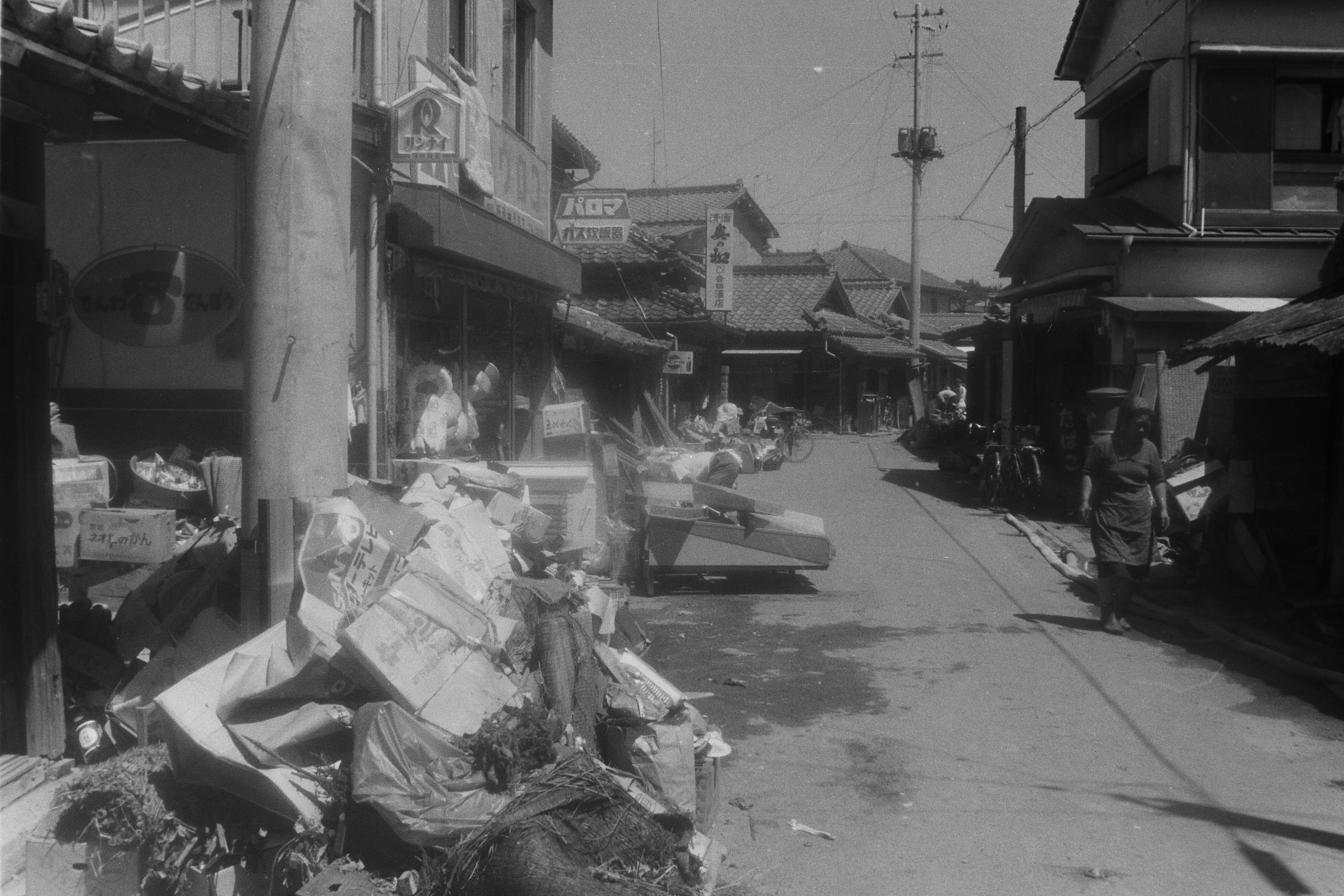 4-1 台風被害の久之浜字北町南方を見る〔昭和47(1972)年8月、いわき市撮影〕