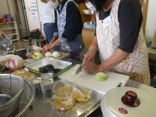 受講生の方々も料理開始