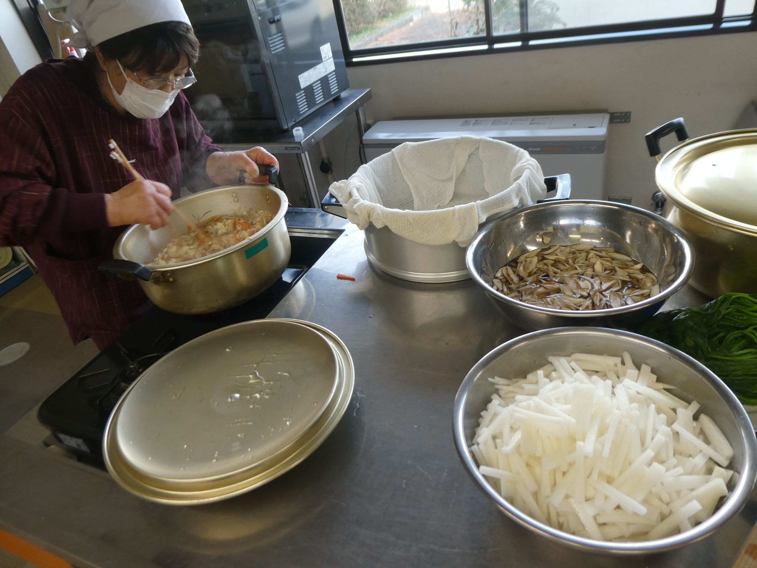 昼食準備中