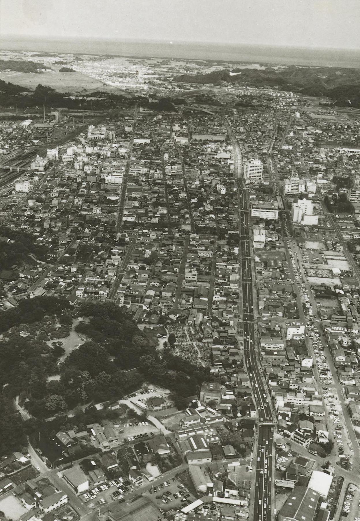 新町前上空から平市街地を俯瞰（昭和50年代、いわき市所蔵）