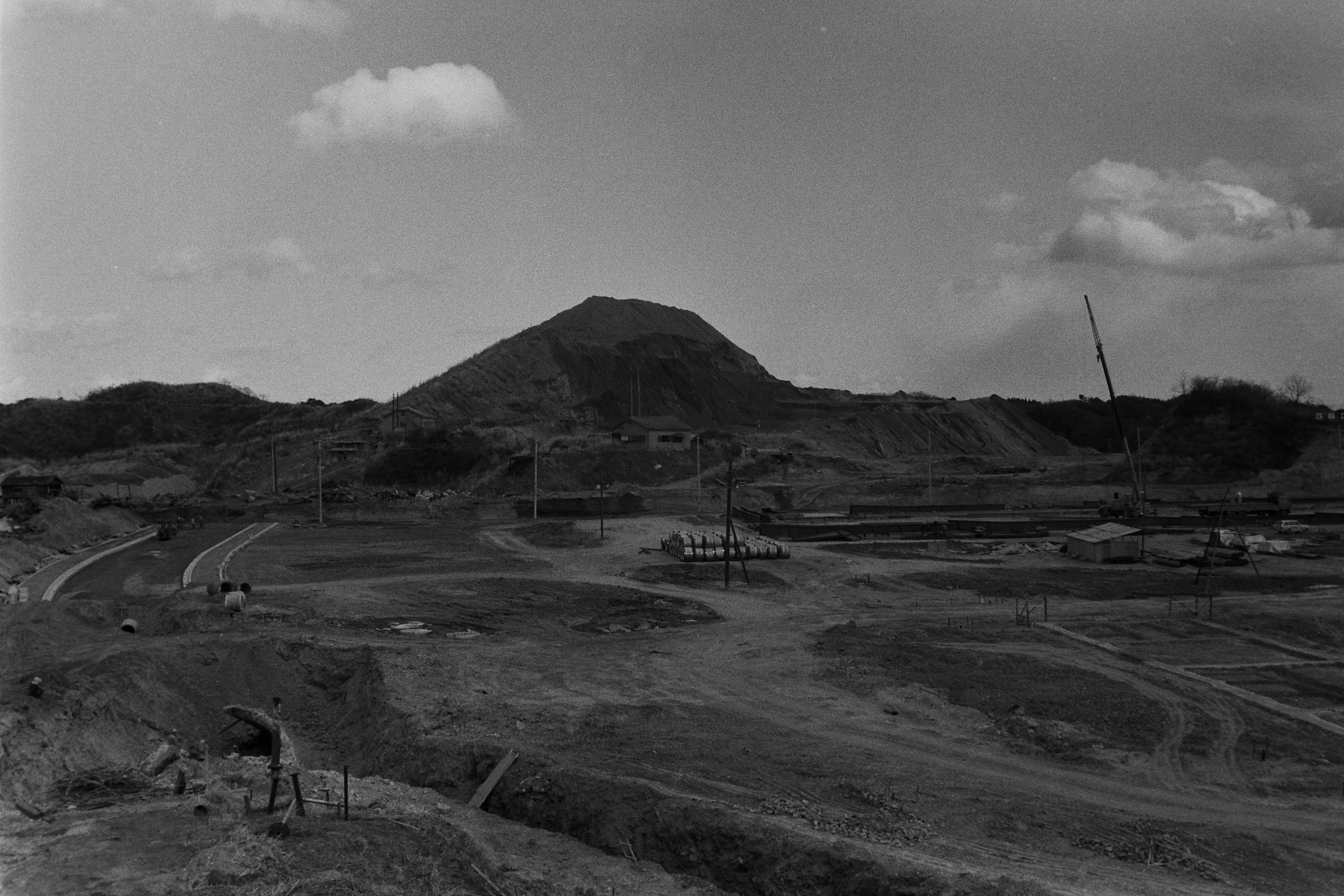 施設群が撤去される、常磐炭礦鹿島礦跡地　〔昭和48(1973)年1月　いわき市撮影〕