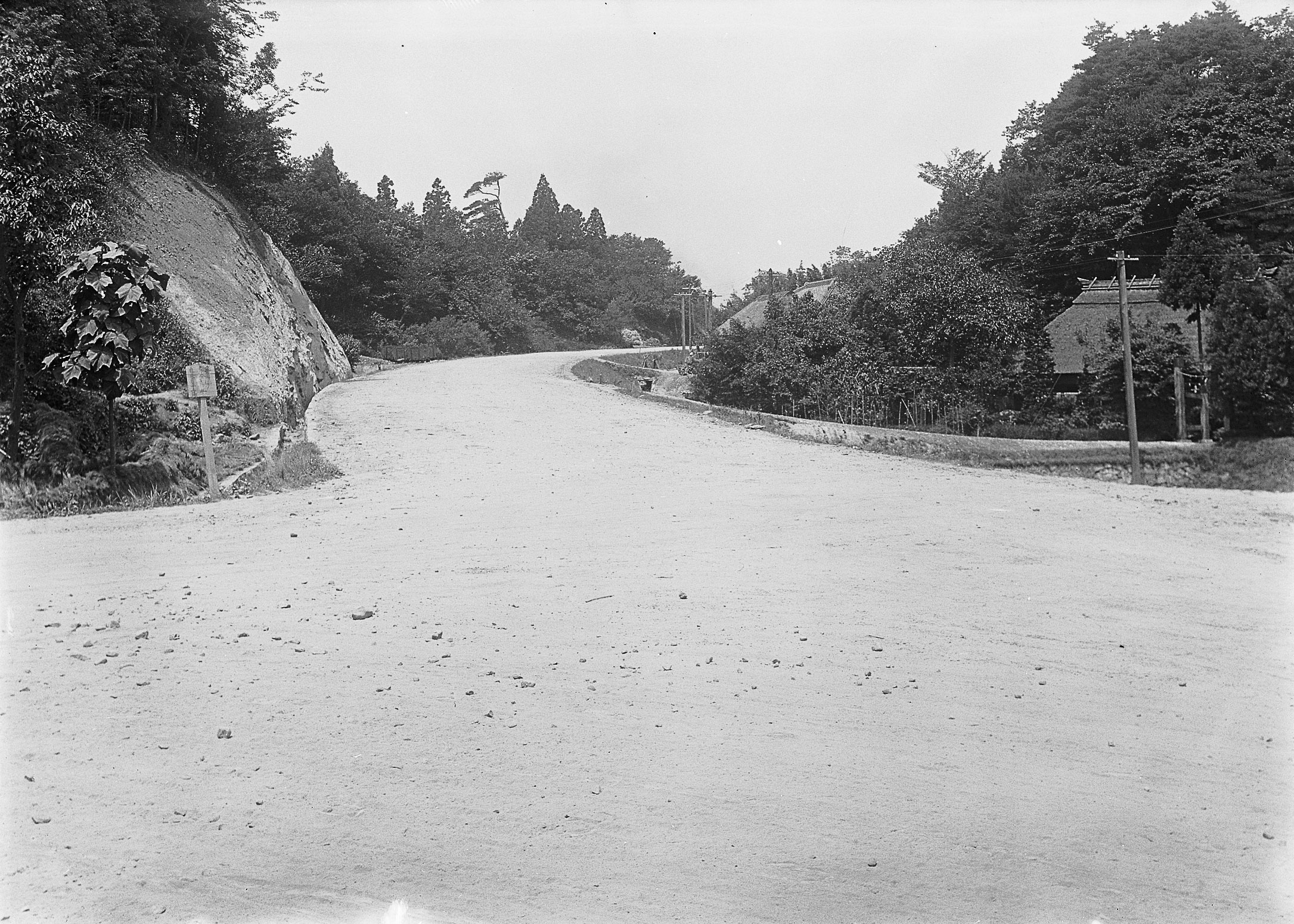 ■写真2-1 鎌田山切り通し工事を平に向かって見る　〔昭和10(1935)年頃　磐城国道事務所提供〕