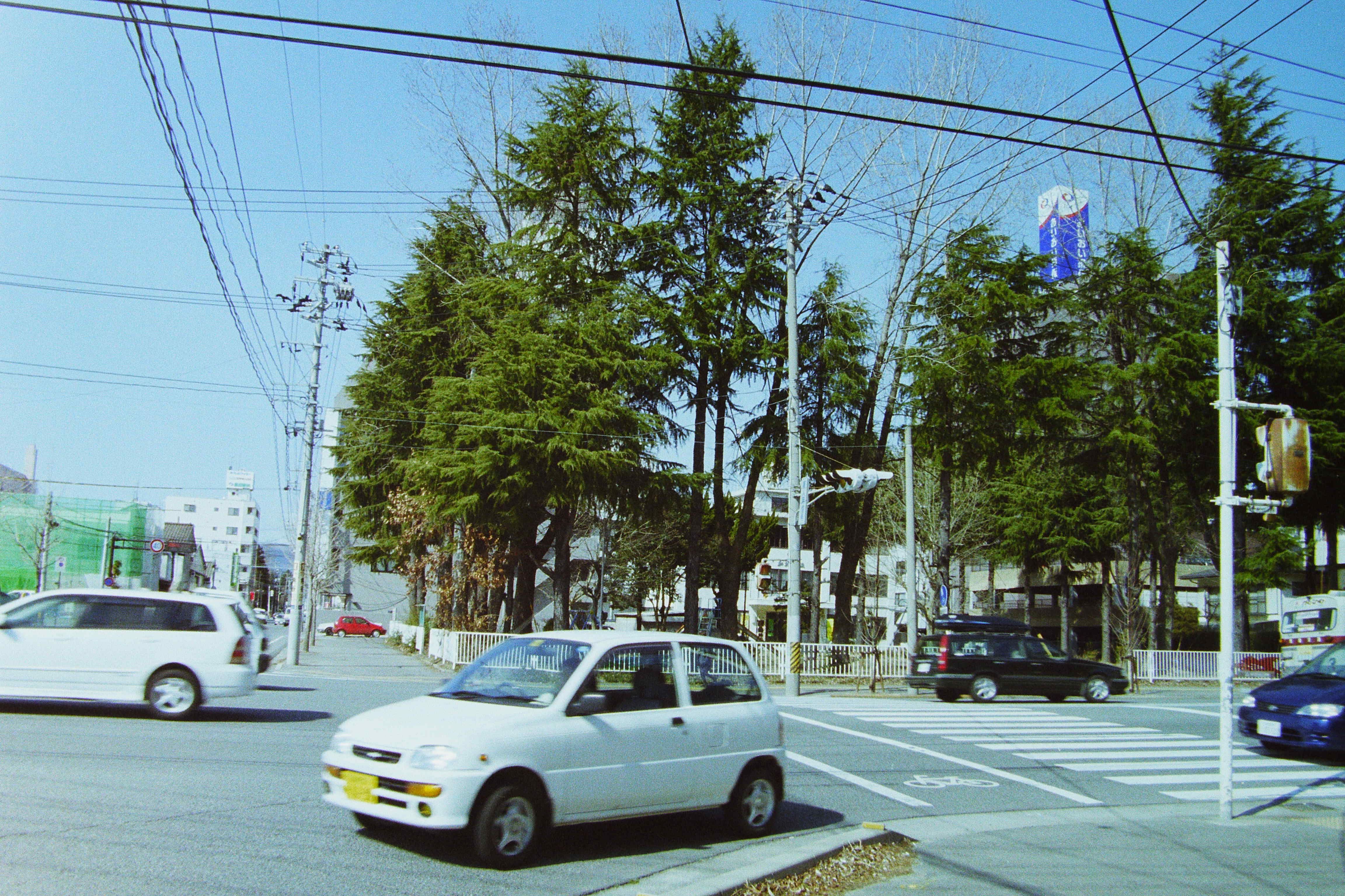 ■写真2-1 小太郎公園を東側のいわき駅前大通りから見る（平成15年4月　いわき未来づくりセンター撮影）