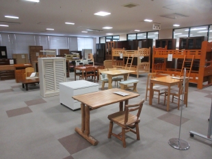 修理再生した木製家具の写真