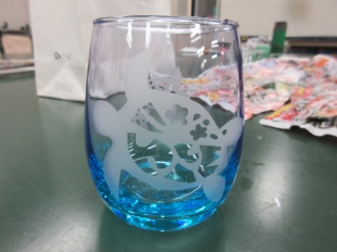 サンドブラストで模様付けしたグラス