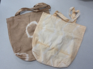 エコバッグを玉ねぎ染め教室作品写真