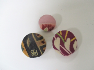 くるみボタンブローチ作り教室作品写真 くるみボタンブローチ作り教室作品写真