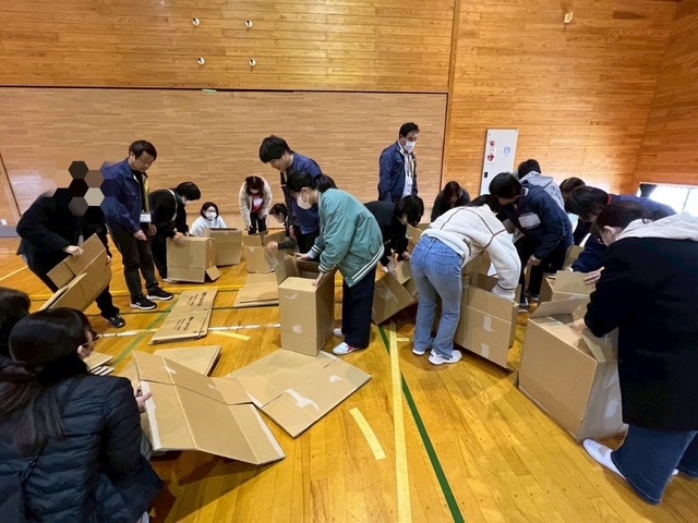 段ボールベッド組立て