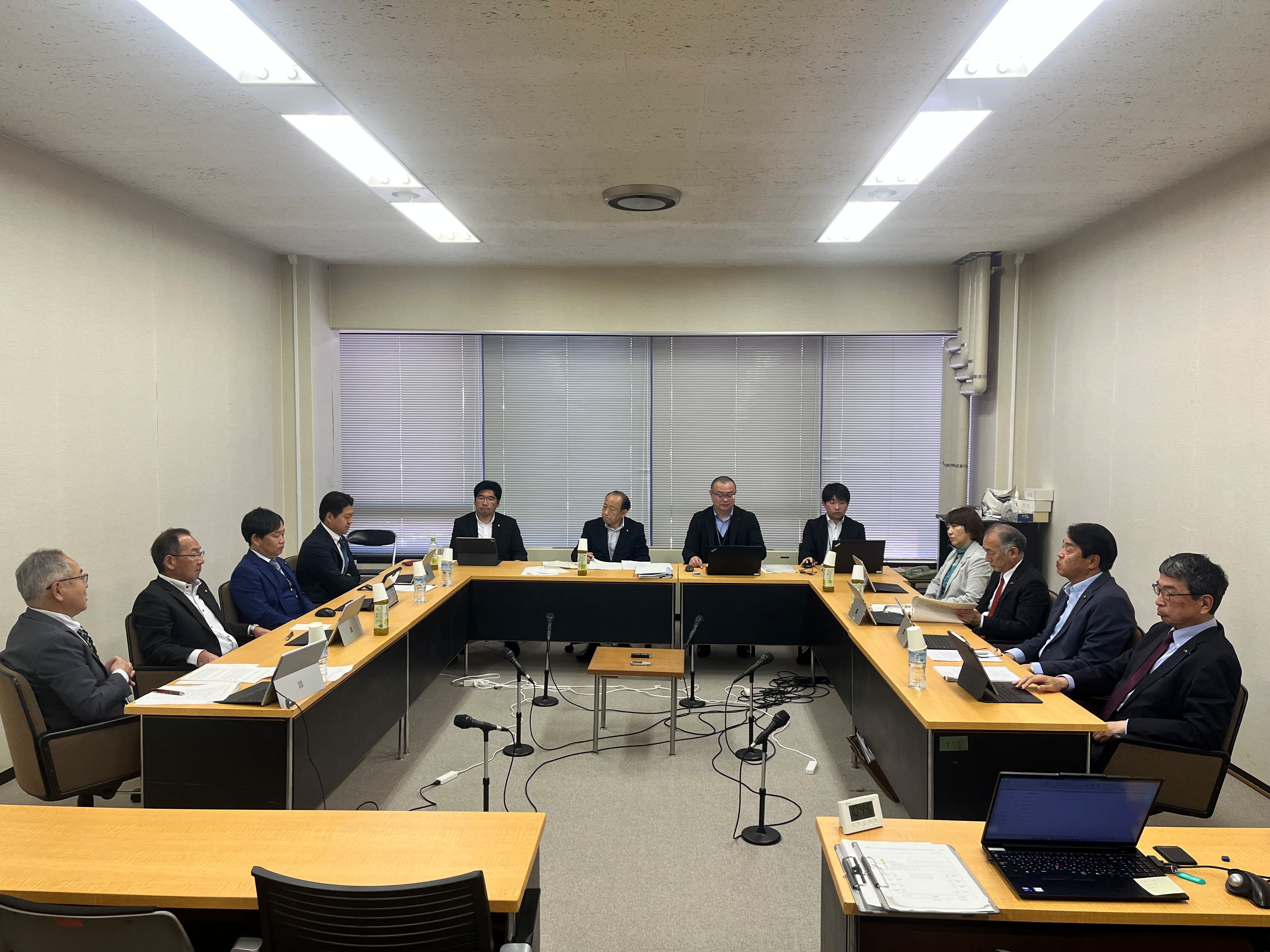 議員定数のあり方及び議員の長期欠席に関する検討特別委員会