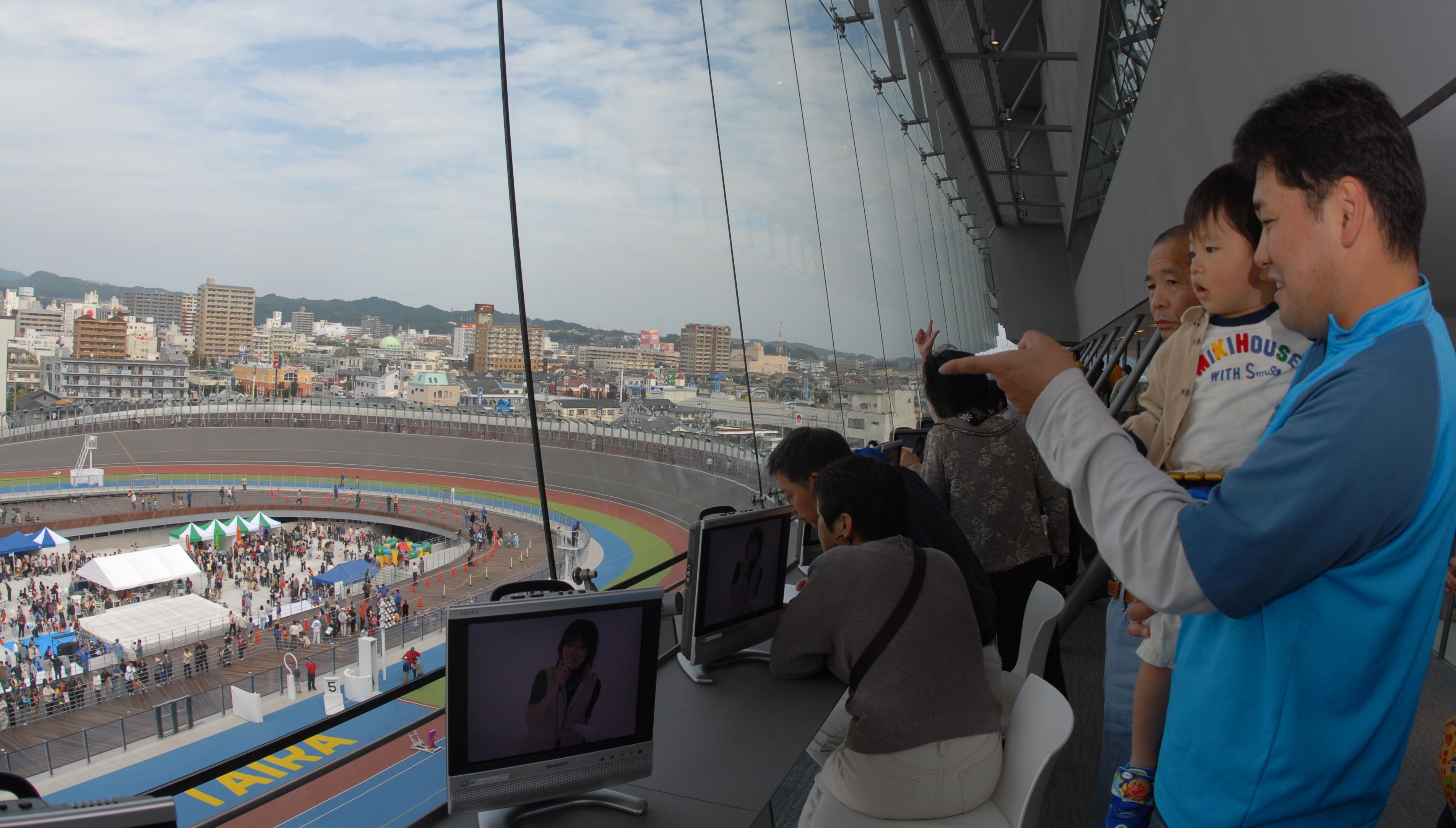 8 いわき平競輪場リニューアルオープンフェスティバル(平成18年10月、いわき市撮影)