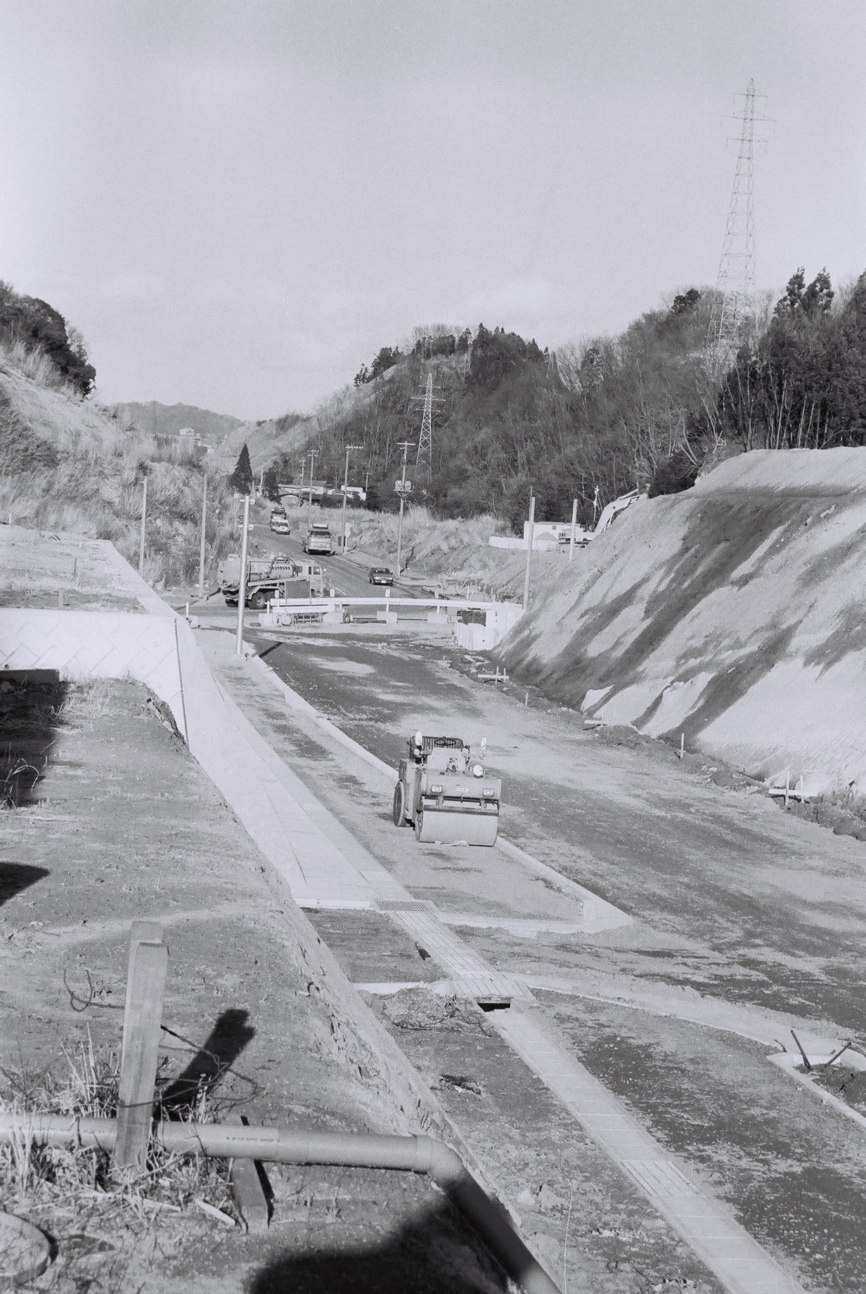 ■写真2-3 都市計画道路内郷駅-平線の番匠地交差点工事を東方に向かって見る 〔平成3(1991)年2月 いわき市撮影〕